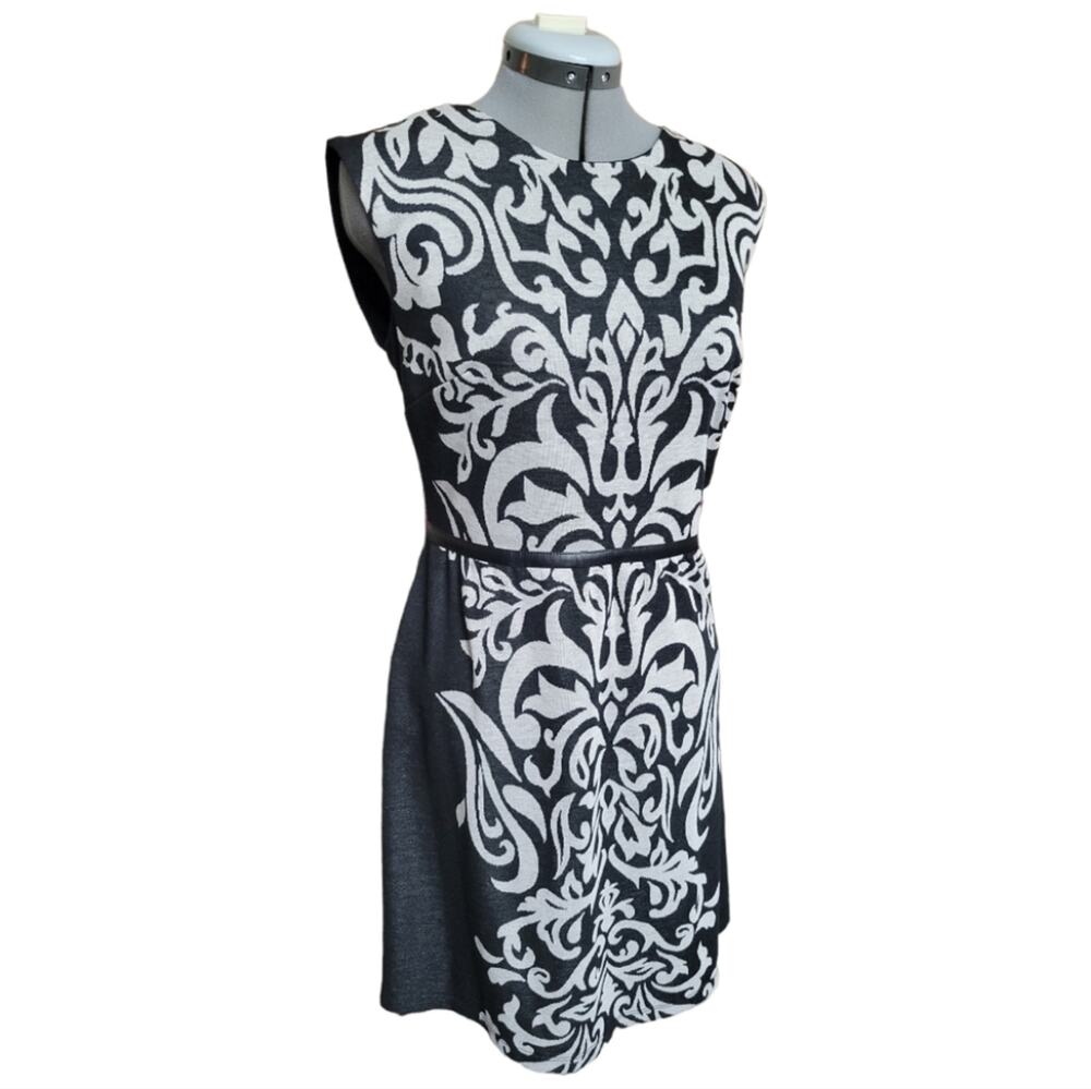Sandra Darren Black & White Jacquard Sleeveless Fit & Flare Dress – Size 12